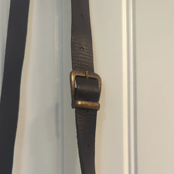 Elegant Brown Leather Crossbody Bag - Picture 2 of 8